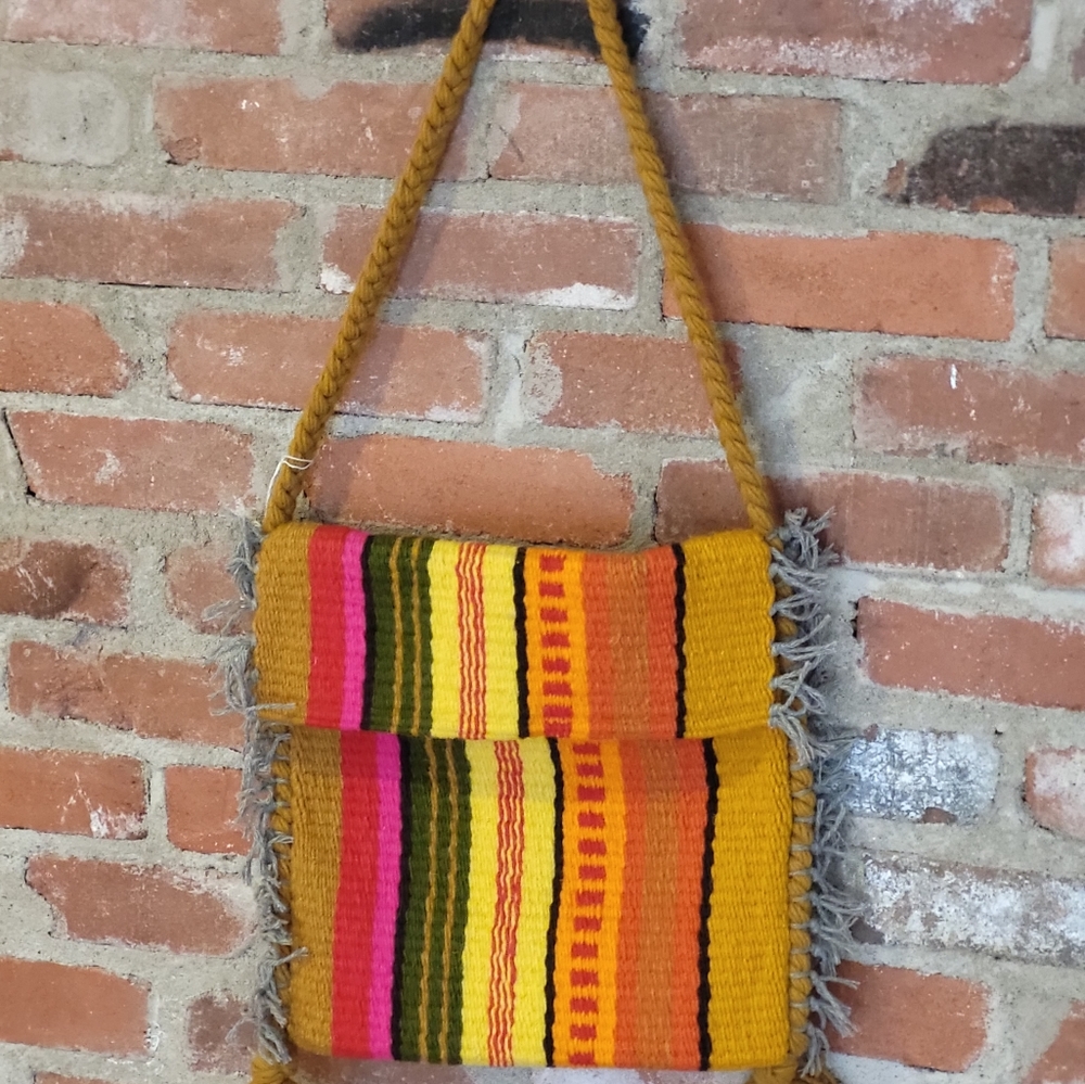 Bright woven hobo bag - Picture 6 of 7